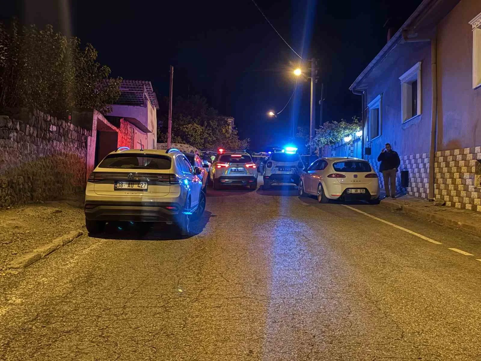 KAYSERİ’NİN MELİKGAZİ İLÇESİNDE OTOMOBİL İLE MOTOSİKLETİN ÇARPIŞTIĞI KAZADA 17 YAŞINDAKİ ÇOCUK HAYATINI KAYBEDERKEN, OTOMOBİL SÜRÜCÜSÜ YARALANDI.