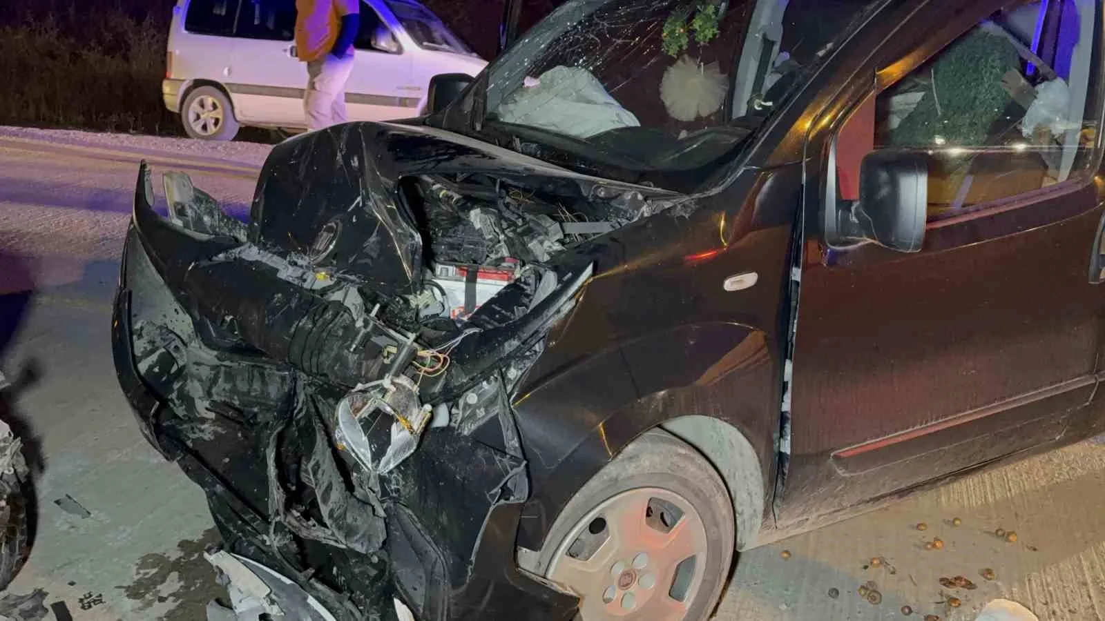 SAMSUN’UN İLKADIM İLÇESİNDE OTOMOBİL İLE HAFİF TİCARİ ARACIN ÇARPIŞTIĞI KAZADA 5 KİŞİ YARALANDI.