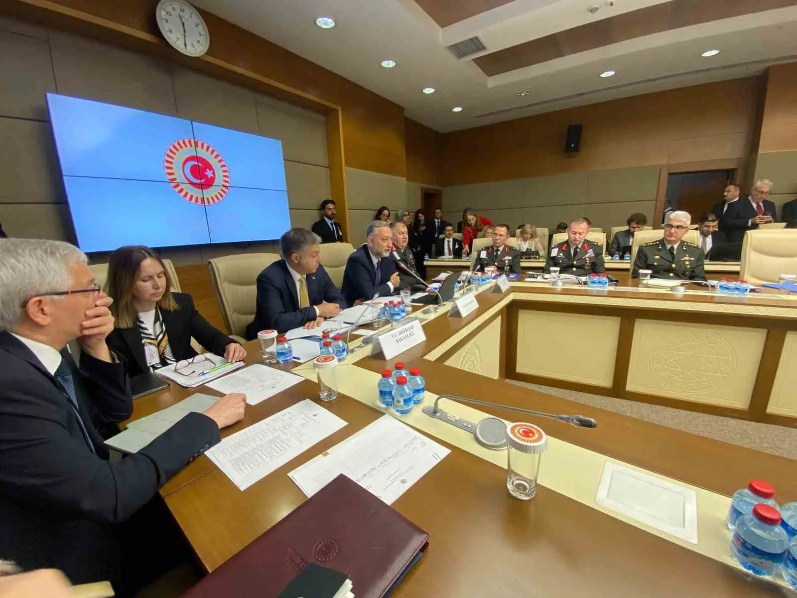 MEKKE ORTAK SAVUNMA ANLAŞMASI’NIN UYGUN BULUNDUĞUNA İLİŞKİN MECLİS BAŞKANI NUMAN KURTULMUŞ’UN İMZASINI TAŞIYAN YASA TEKLİFİ, TBMM DIŞİŞLERİ KOMİSYONU’NDA GÖRÜŞÜLMEYE BAŞLANDI.