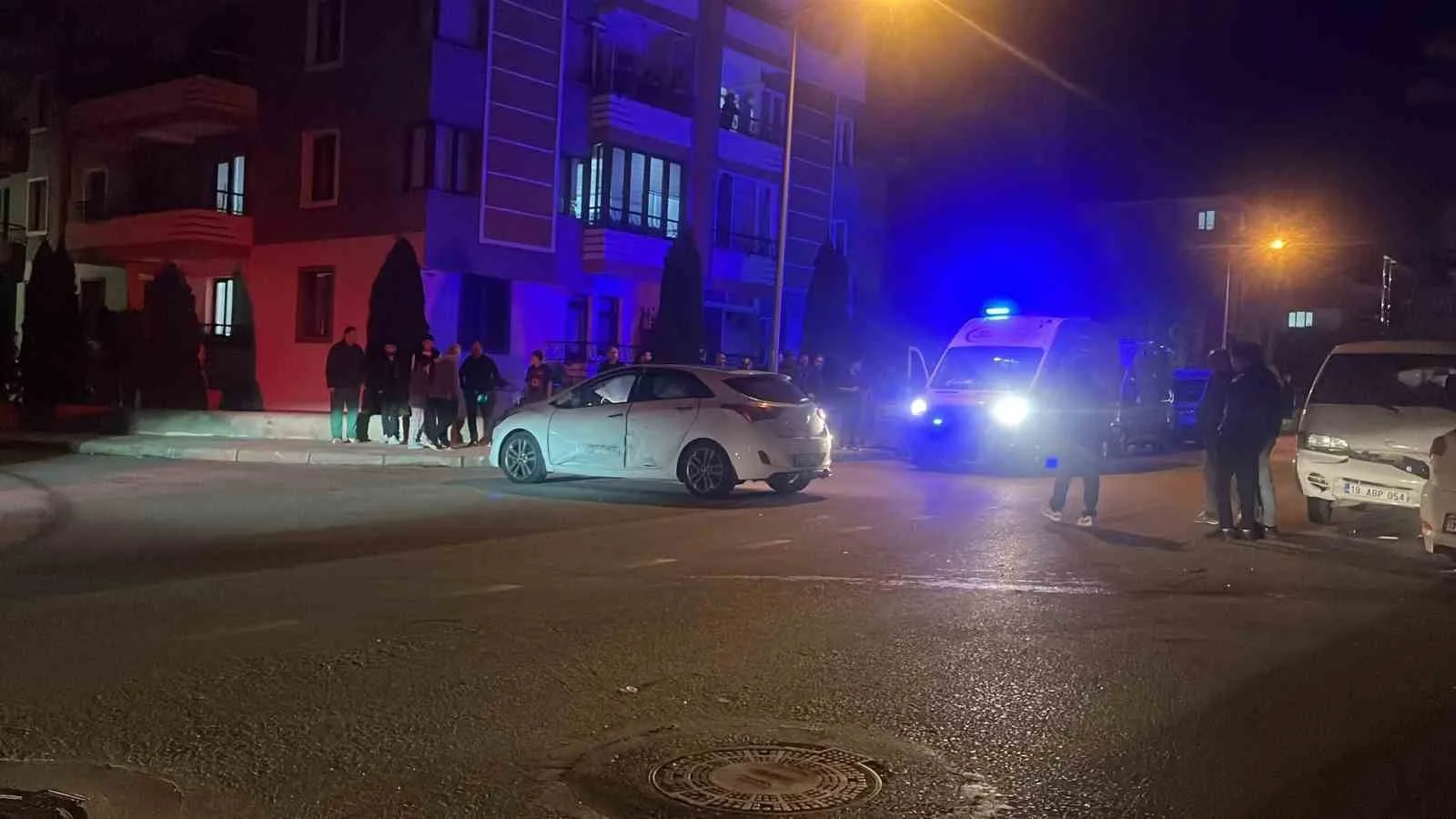 SAĞLIK EKİPLERİ YARALILARA MÜDAHALEDE BULUNDU