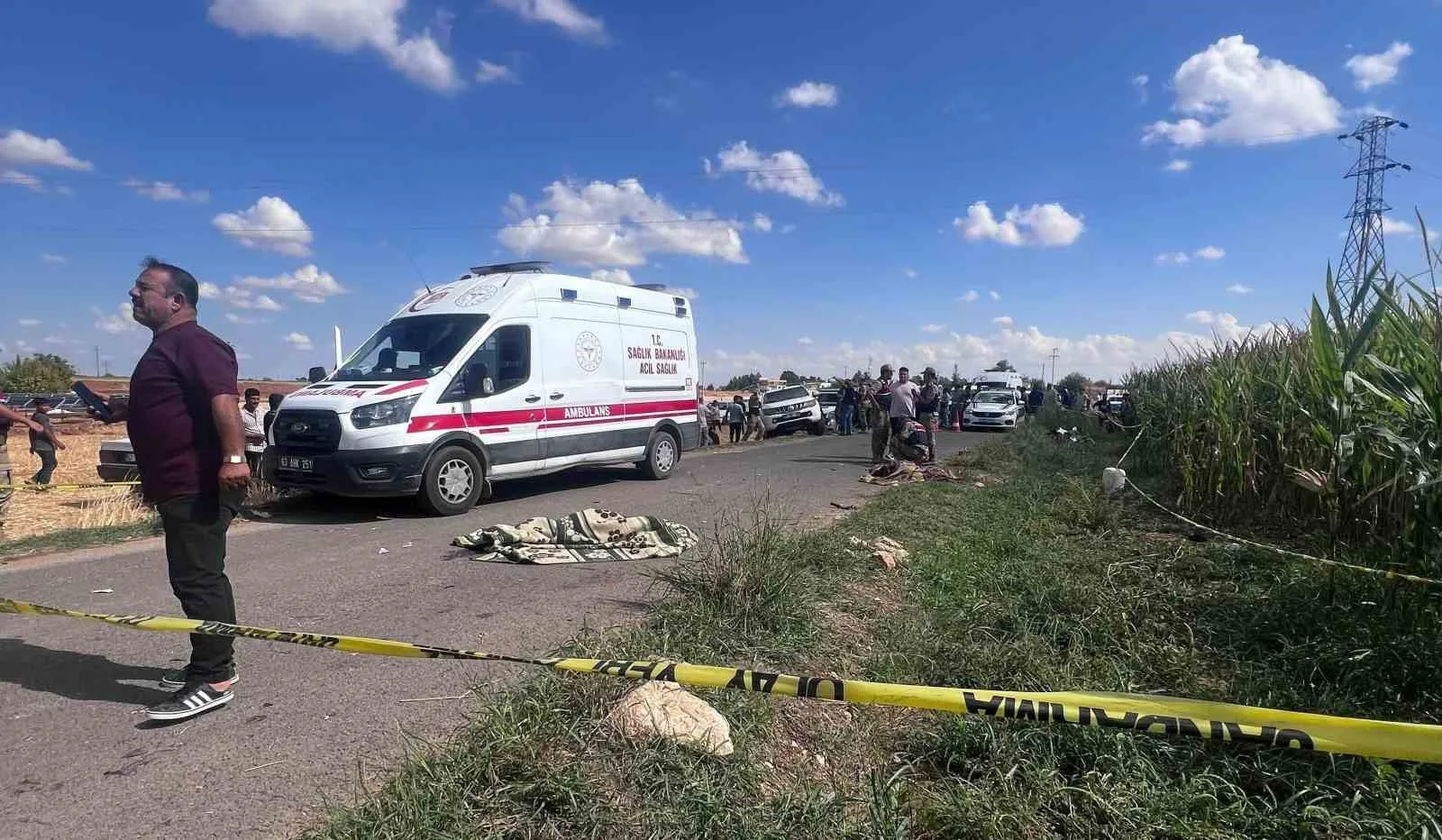 ŞANLIURFA'NIN AKÇAKALE İLÇESİNDE MOTOSİKLETLE SEYİR HALİNDEYKEN TRAKTÖRÜN MİBZERİNE ÇARPAN 15 VE 16 YAŞINDAKİ 2 ÇOCUK HAYATINI KAYBETTİ.