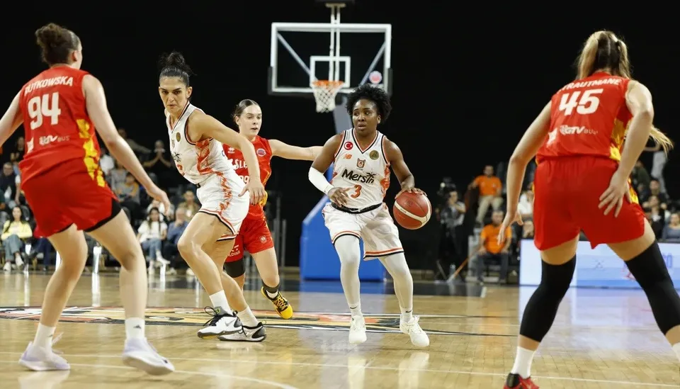 FIBA KADINLAR AVRUPA KUPASI D GRUBU İLK MAÇINDA ÇİMSA ÇBK MERSİN, POLONYA'NIN SLEZA WROCLAW TAKIMINI 72-59 YENDİ.