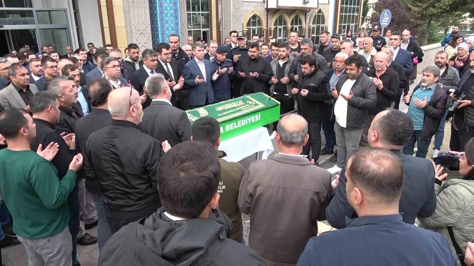 AMASYA VALİSİ ÖNDER BAKAN, AMASYA CUMHURİYET BAŞSAVCISI FARUK KAYNAK VE ADALET KOMİSYONU BAŞKANI MUSAB KURT DA ÇELEBİ AİLESİNİN ACISINI PAYLAŞARAK BAŞSAĞLIĞI DİLEDİ.