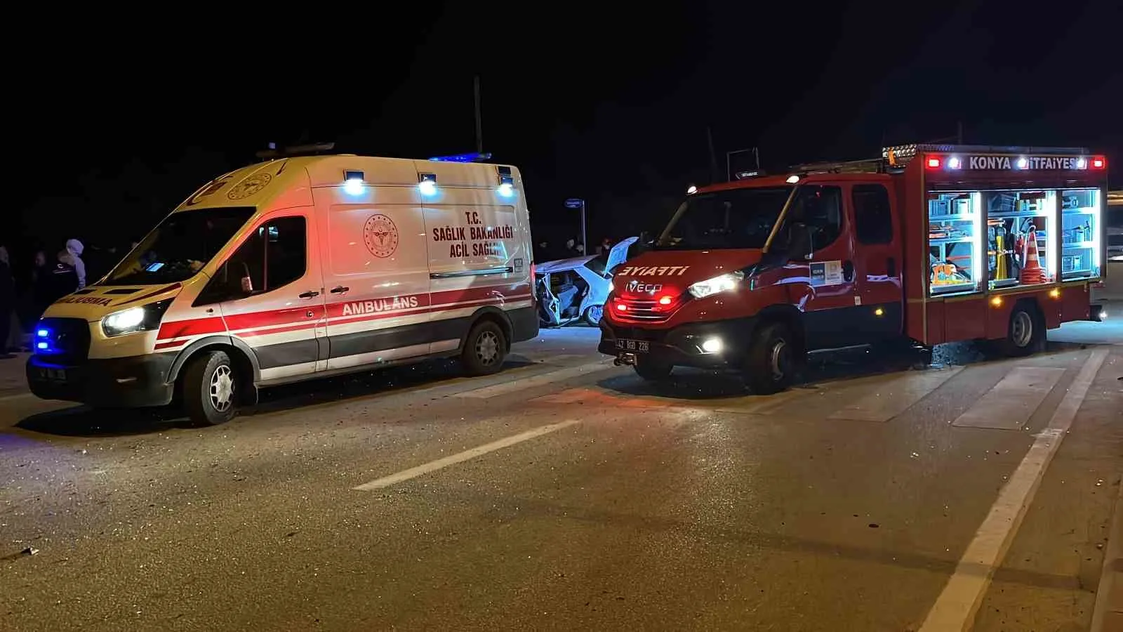KONYA’DA 2 OTOMOBİLİN ÇARPIŞMASI SONUCU MEYDANA GELEN KAZADA 5 KİŞİ YARALANDI.