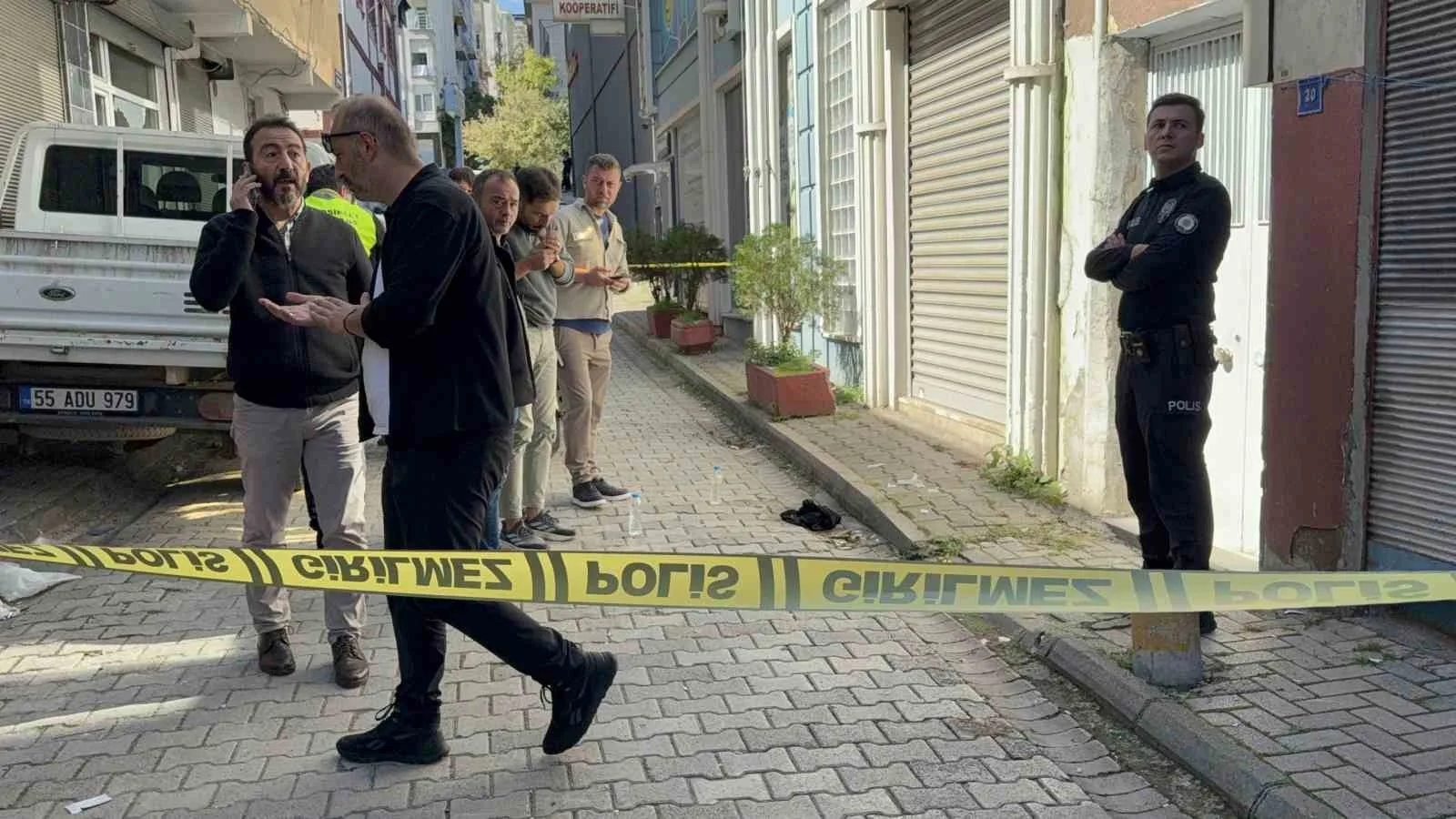 SAMSUN’UN İLKADIM İLÇESİNDE BİR KİŞİ SOKAK ORTASINDA SİLAHLI SALDIRIYA UĞRAYARAK YARALANDI.