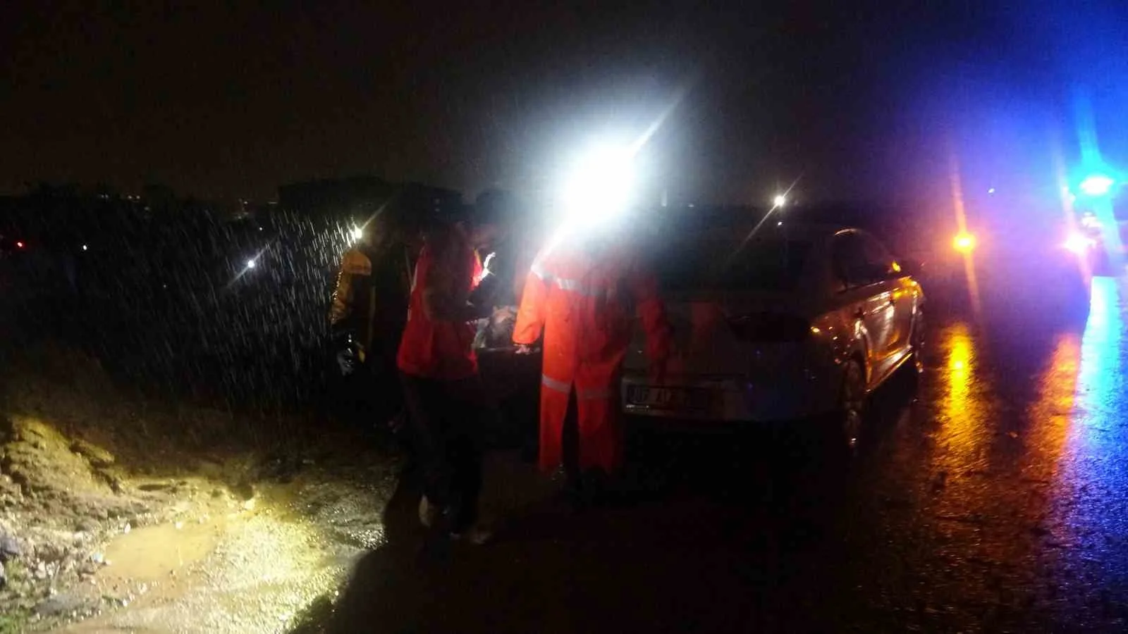 ANTALYA'DA HORTUMUN VURDUĞU 2 KONTEYNERDEKİ İŞÇİLERDEN 5'İ HAYATINI KAYBETTİ, 1 İŞÇİ YARALANDI.