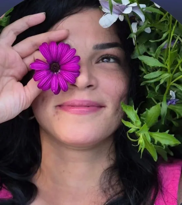 ŞARKICI ATİLLA TAŞ’IN KIZI SEZEN TAŞ, MERSİN’İN ERDEMLİ İLÇESİNDE BULUNAN BİR TATİL SİTESİNDEKİ APARTMANIN 14’ÜNCÜ KATINDAN İDDİAYA GÖRE DÜŞEREK HAYATINI KAYBETTİ.