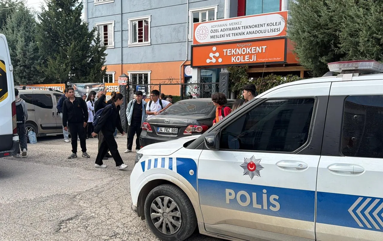 ÖZEL ADIYAMAN TEKNOKENT KOLEJİ MESLEKİ VE TEKNİK ANADOLU LİSESİ’NDE 5.KATTAN ATLADIĞI İDDİA EDİLEN ÖĞRENCİ HAYATINI KAYBETTİ.