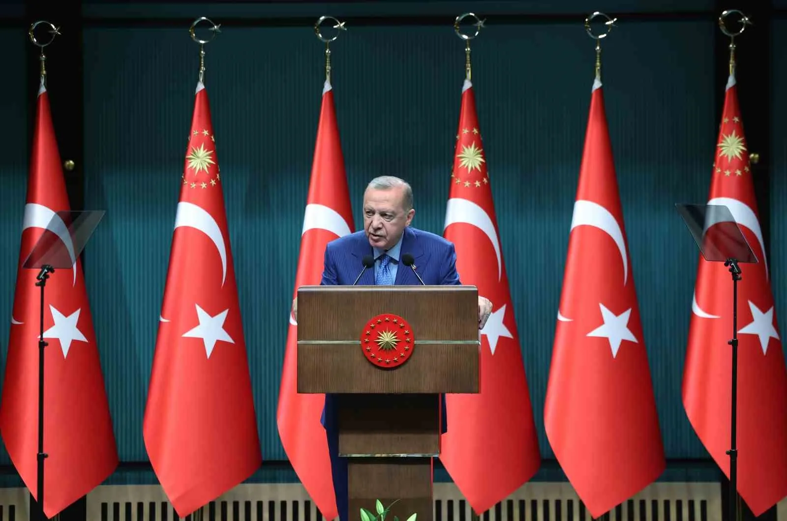 CUMHURBAŞKANI ERDOĞAN, CUMHURBAŞKANLIĞI KÜLLİYESİ'NDE GERÇEKLEŞTİRİLEN KABİNE TOPLANTISI SONRASI AÇIKLAMA YAPTI.