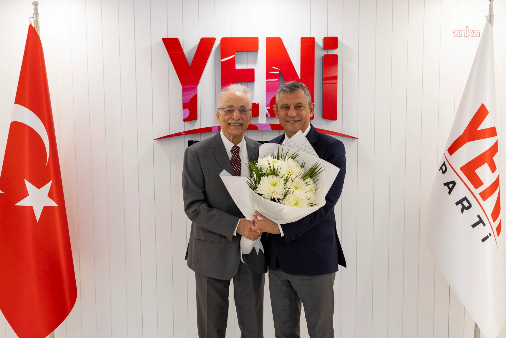 Murat Karayalçın, CHP’den istifa ederek YENİ Parti’ye üye oldu