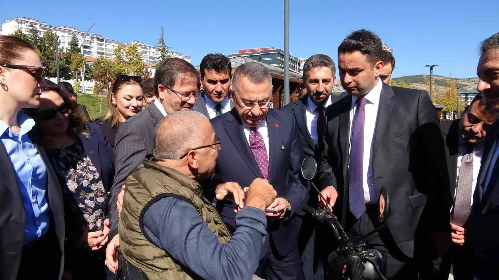 TBMM DIŞİŞLERİ KOMİSYONU BAŞKANI VE ANKARA MİLLETVEKİLİ FUAT OKTAY, BİR DİZİ ZİYARETLERDE BULUNMAK ÜZERE YOZGAT'A GELDİ.