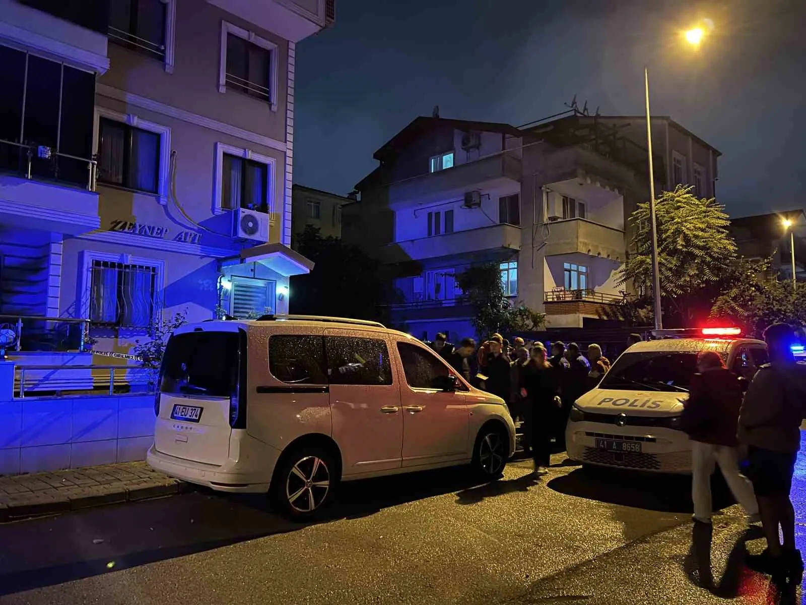 İZMİT İLÇESİNDE TEMEL KAZISI YAPILAN ALANDA MEYDANA GELEN TOPRAK KAYMASI NEDENİYLE 2 BİNA TEDBİR AMACIYLA TAHLİYE EDİLDİ.
