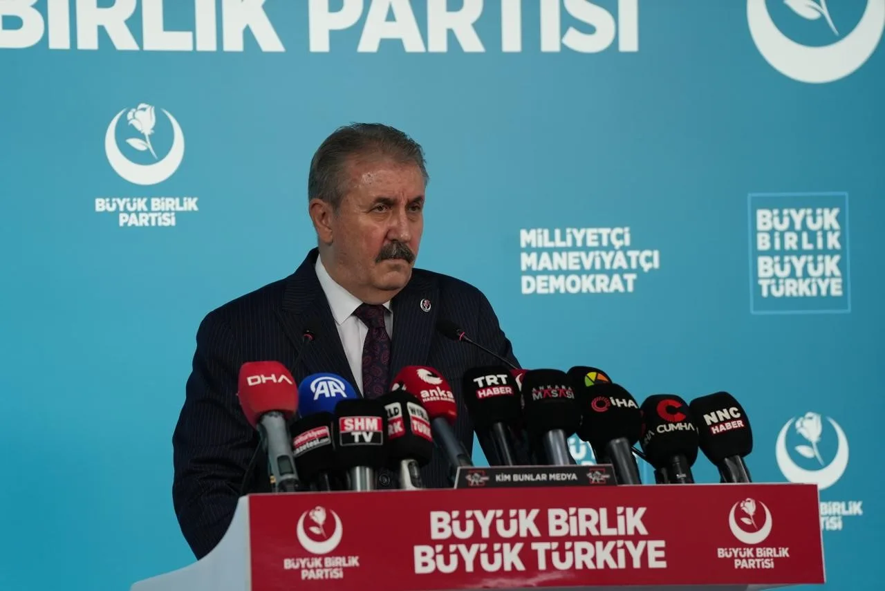 BBP LİDERİ DESTİCİ, PARTİ GENEL MERKEZİNDE DÜZENLEDİĞİ BASIN TOPLANTISINDA GÜNDEME DAİR ÖNEMLİ AÇIKLAMALARDA BULUNDU