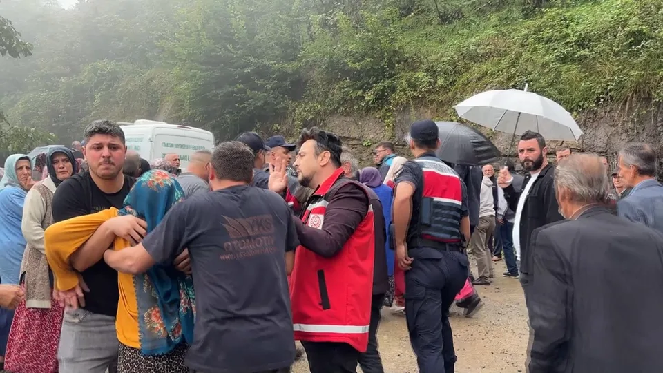 ÇAĞLAYAN MAHALLESİ'NDE MEYDANA GELEN TOPRAK KAYMASINDA BİR İŞÇİ HAYATINI KAYBETTİ.